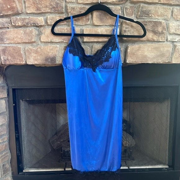 Blue and black lace nightie with adjustable straps. Size medium.